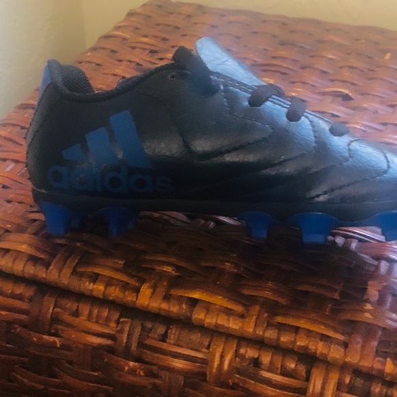 Adidas 10.5 Boys shoes - Picture 1 of 3